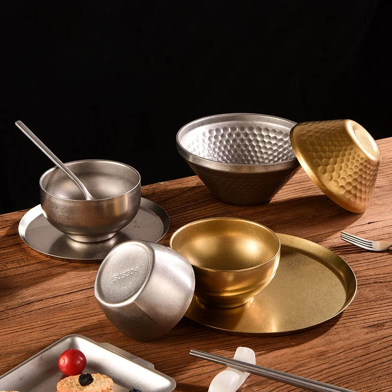 Hammered 18/8 Stainless Steel Outdoor Dining Bowl – detail view