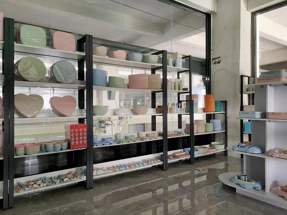 Naike tableware sample showroom with reusable dinnerware displays